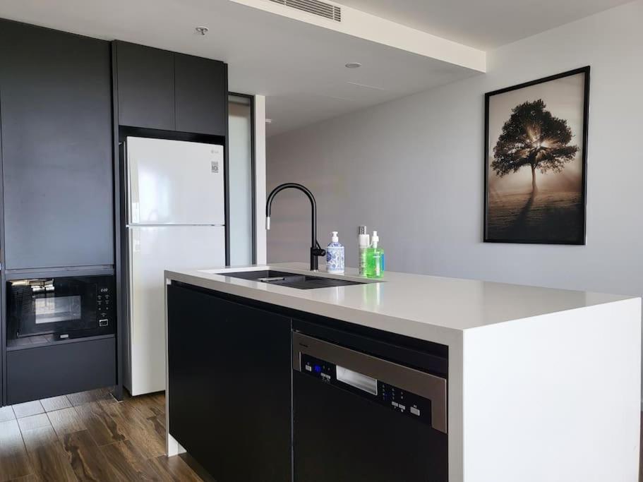 Lovely Cbd Modern One Bedroom * Canberra